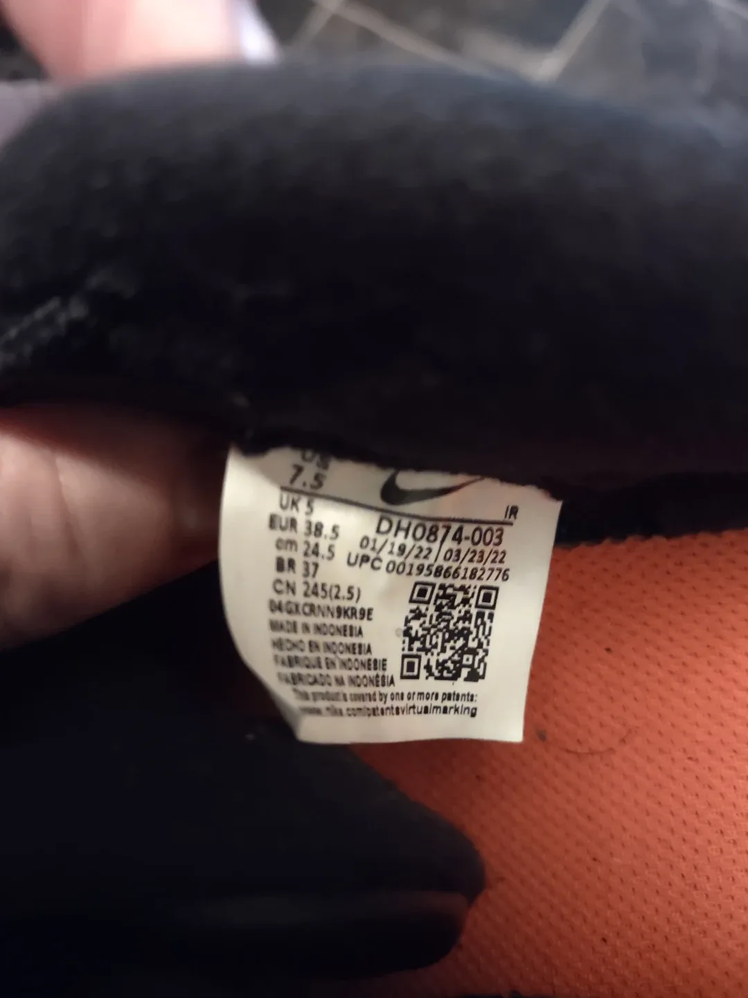 Nike Air Max Running Shoes - Size 7.5 image indicator(2)