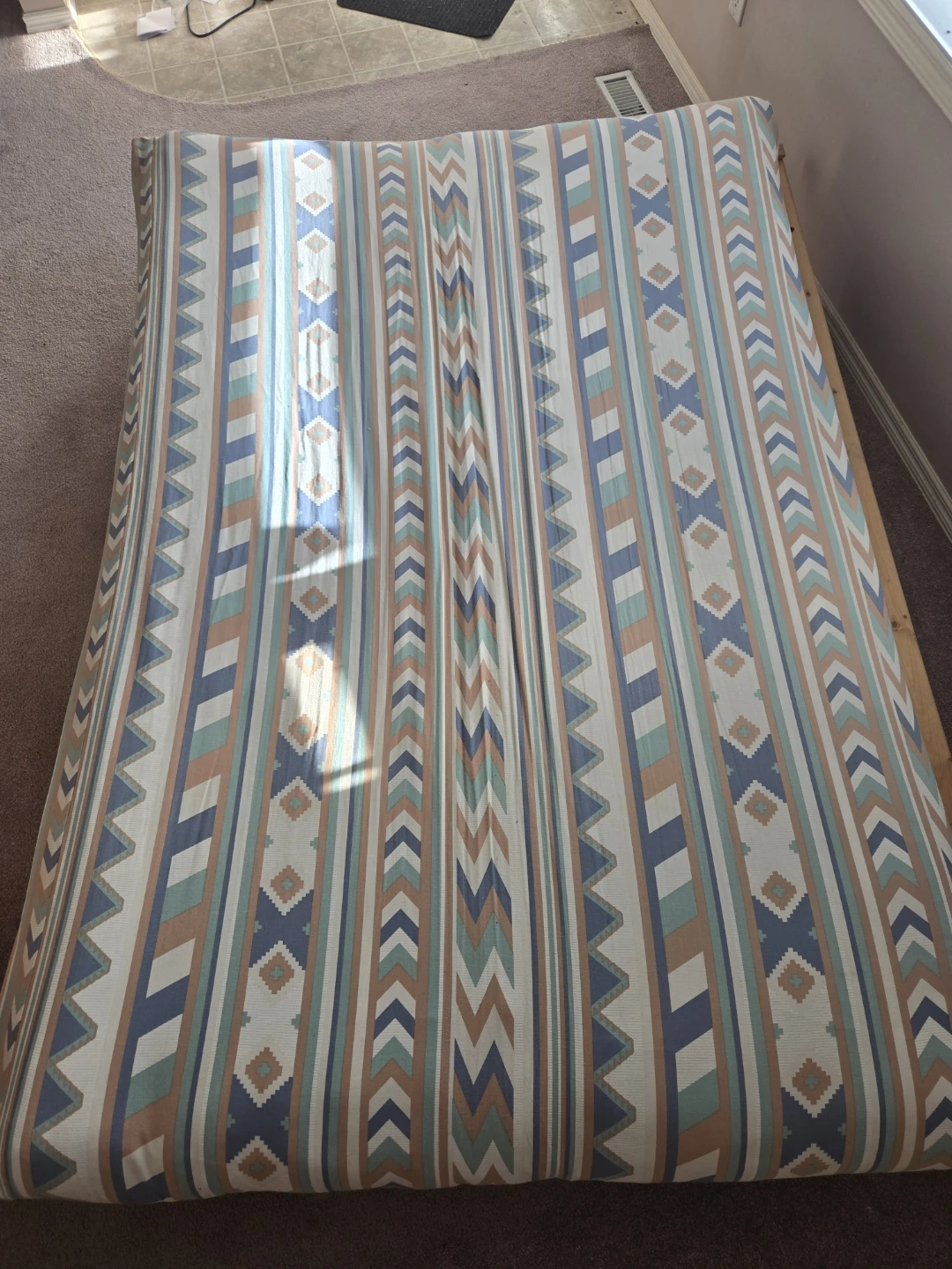 Futon with patterned mattress - photo 3