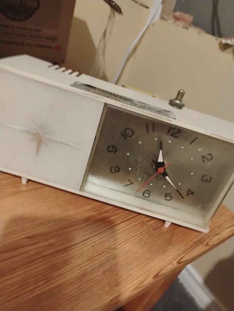 Vintage Moonbeam Flashing Light Alarm Clock
