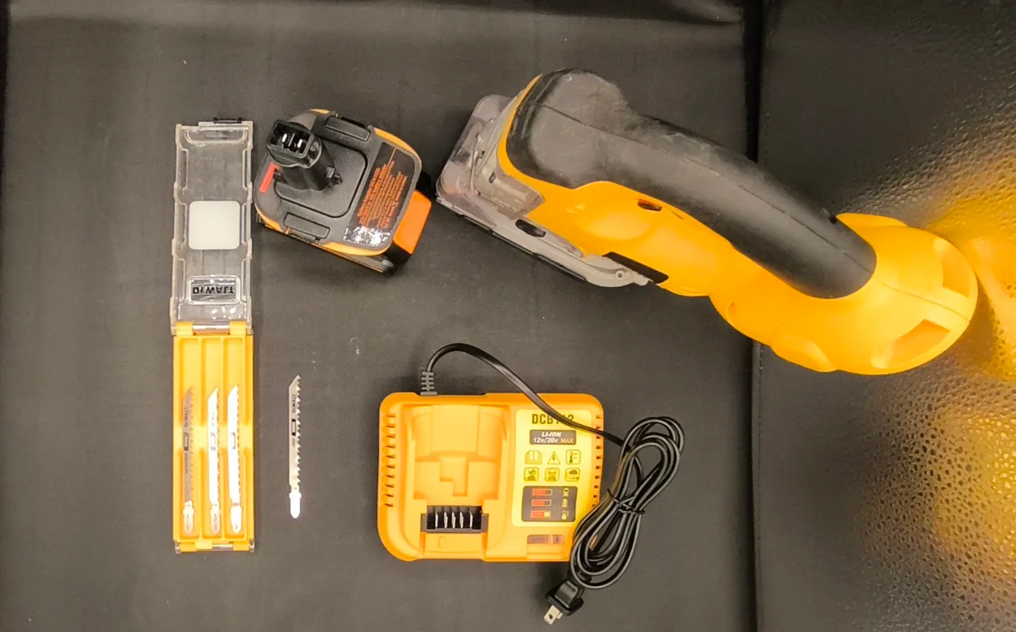 DeWalt DC330 20V Cordless Jigsaw Kit image indicator(3)