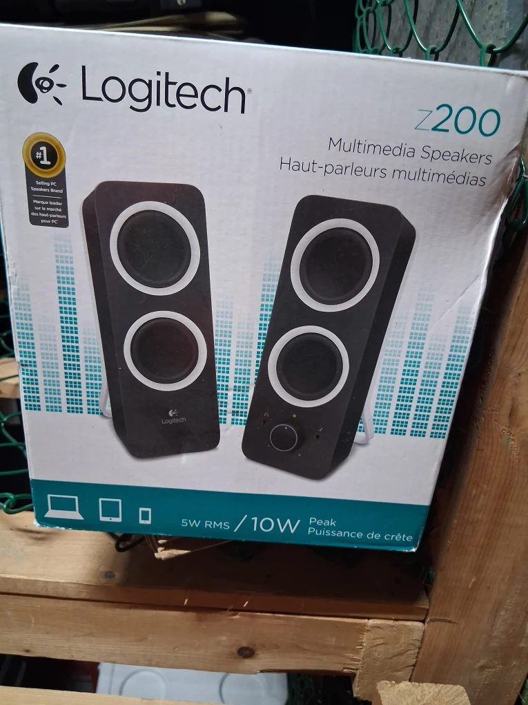 Logitech Z200 Multimedia Speakers - Like New!