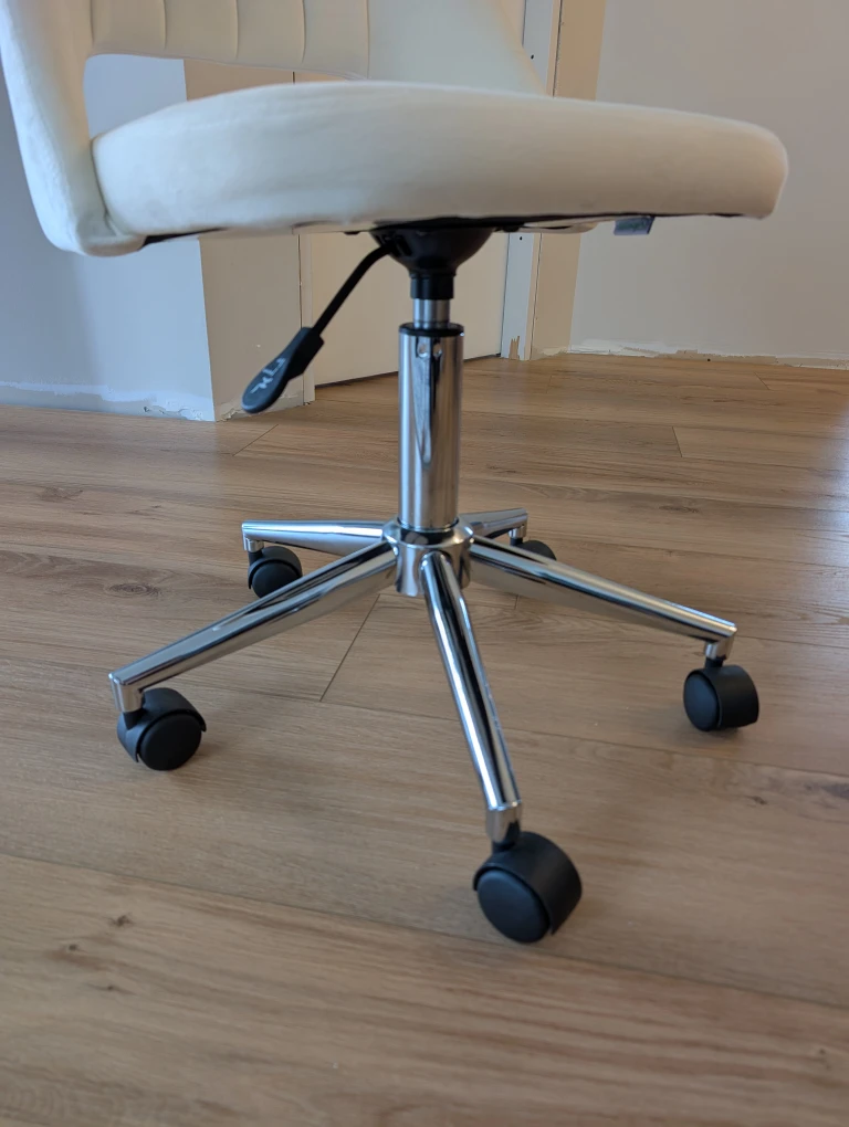 Vinsetto White Velvet Office Chair - Brand New! - photo 4