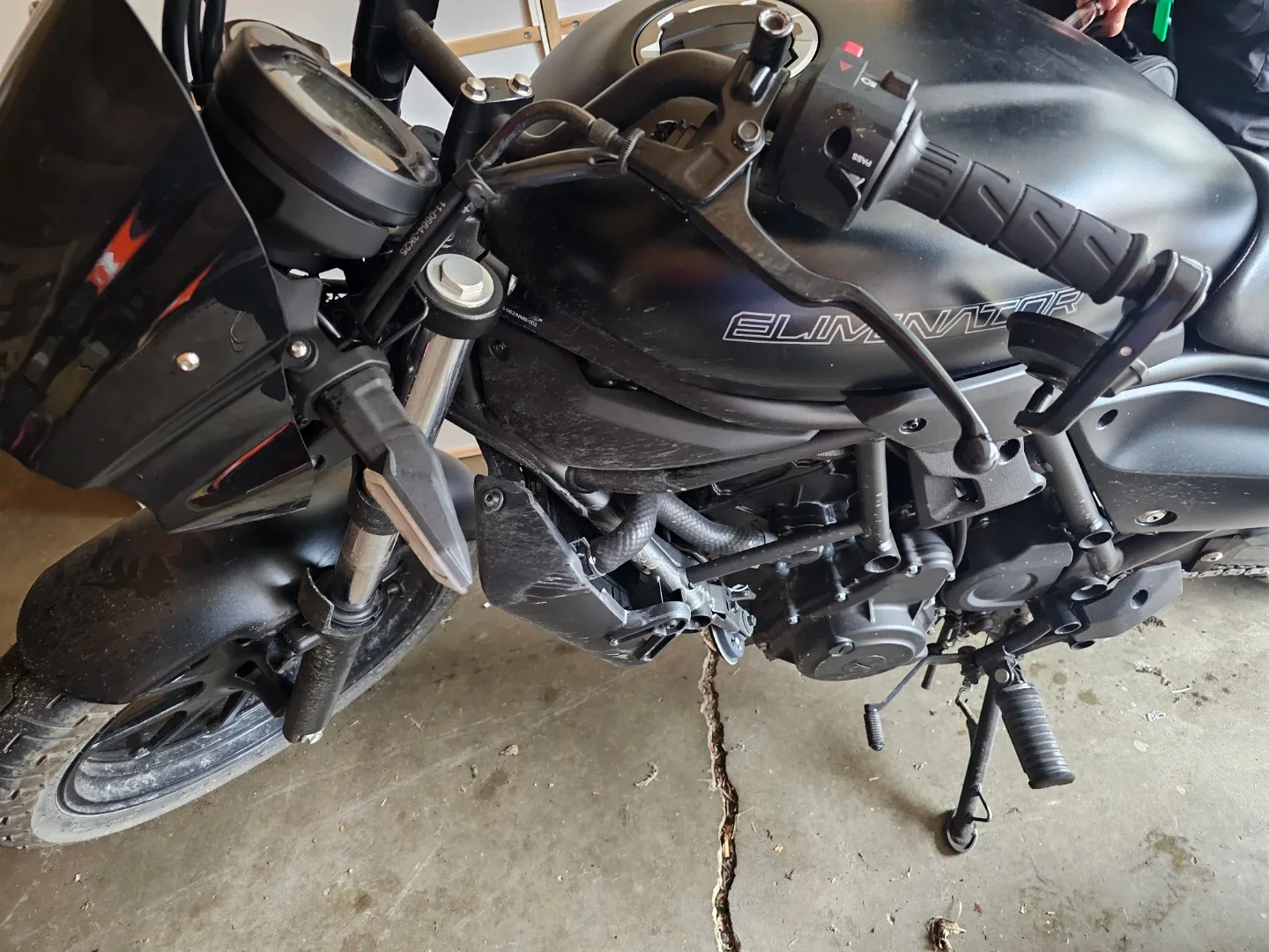 Kawasaki Eliminator Motorcycle - Black 2025 image indicator(2)