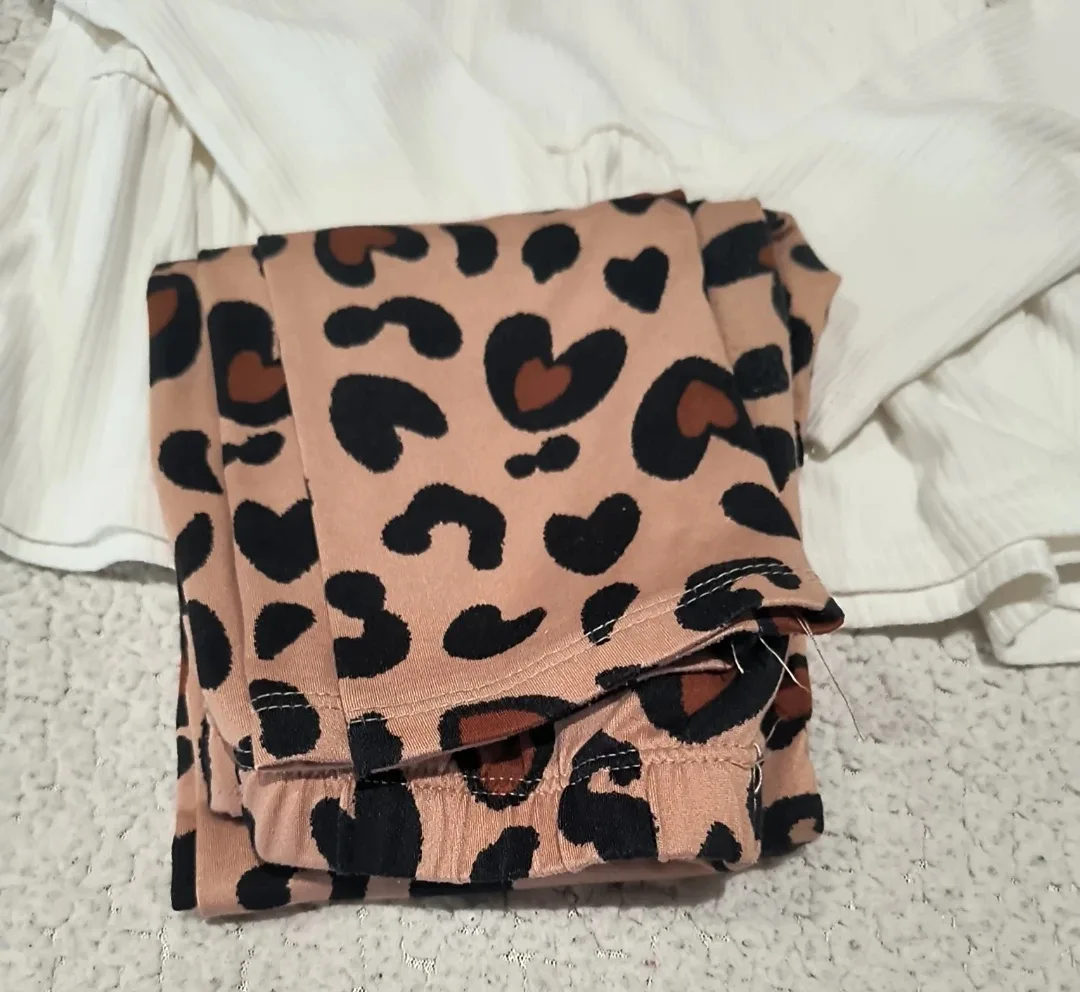 btween Girls Outfit - White Top & Leopard Print Leggings image indicator(6)