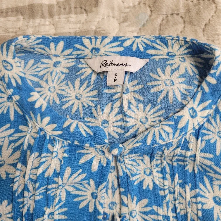 Ladies Size Small Top image indicator(3)