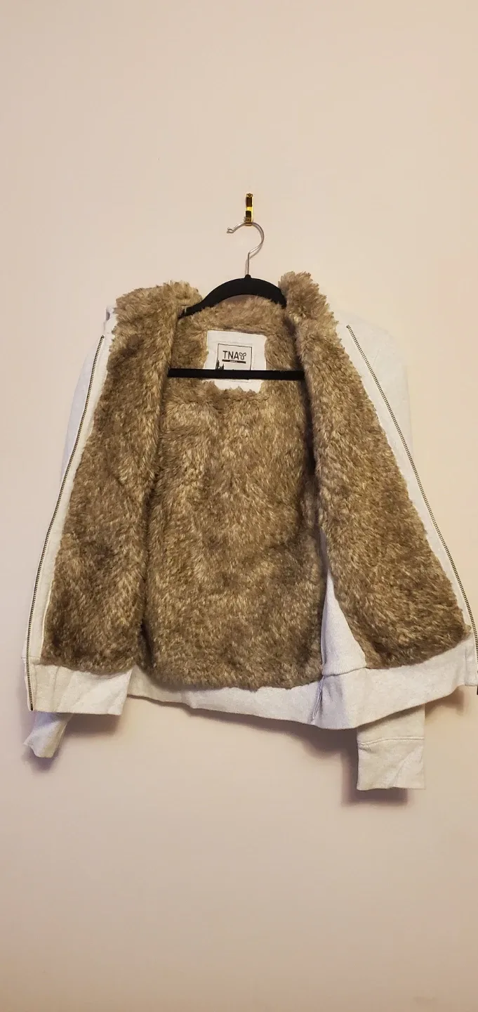 TNA Jacket image indicator(4)