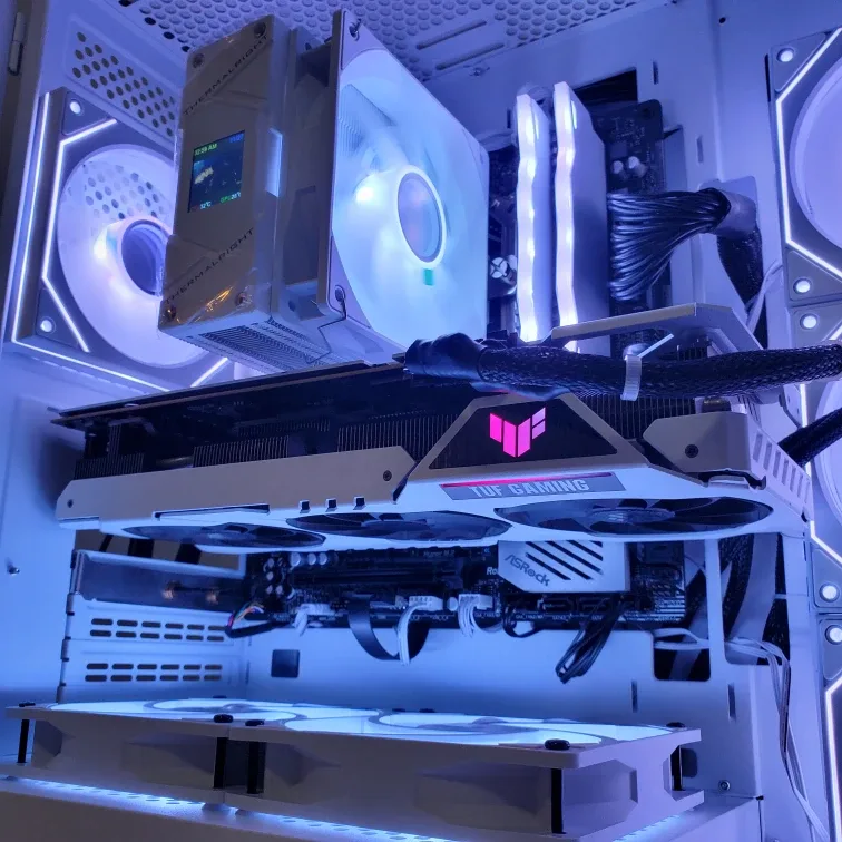White build: Ryzen 5600xt / Rtx 3070 / 32g ram / 1tb ssd image indicator(3)
