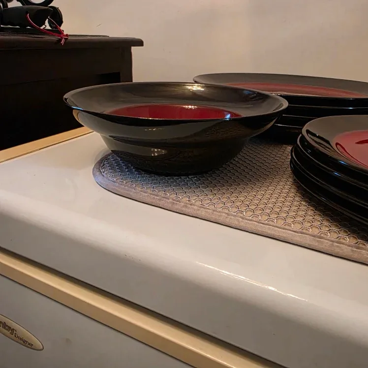 Elama Red & Black Dinnerware Set image indicator(5)