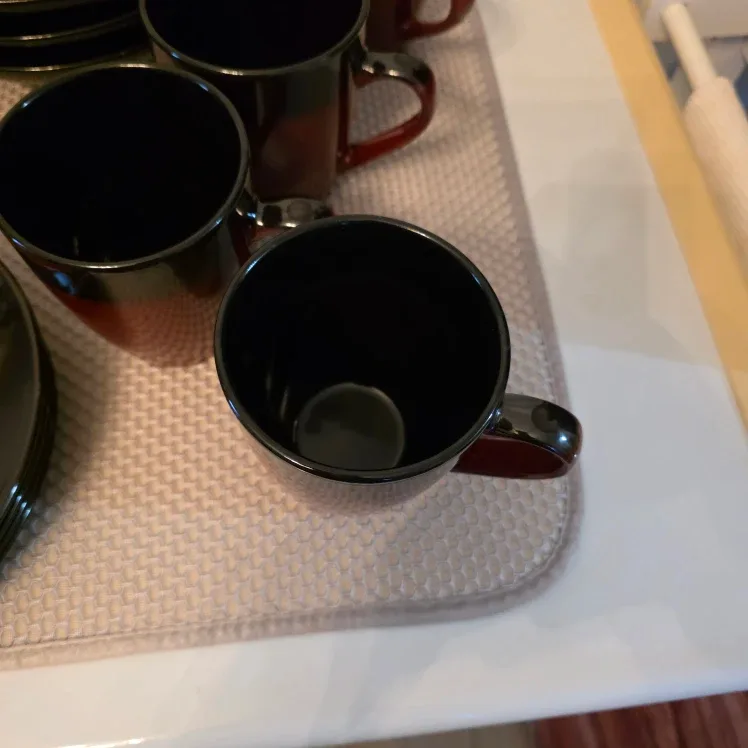 Elama Red & Black Dinnerware Set image indicator(7)