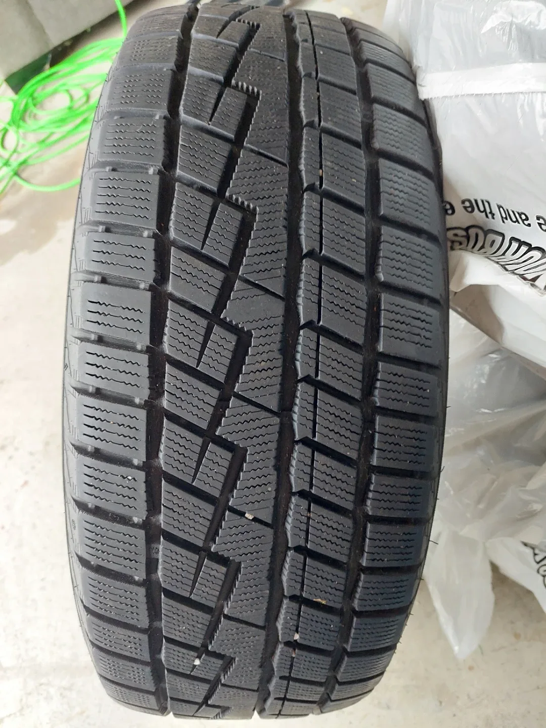 215/60R16 Winter Tire on Rim image indicator(3)
