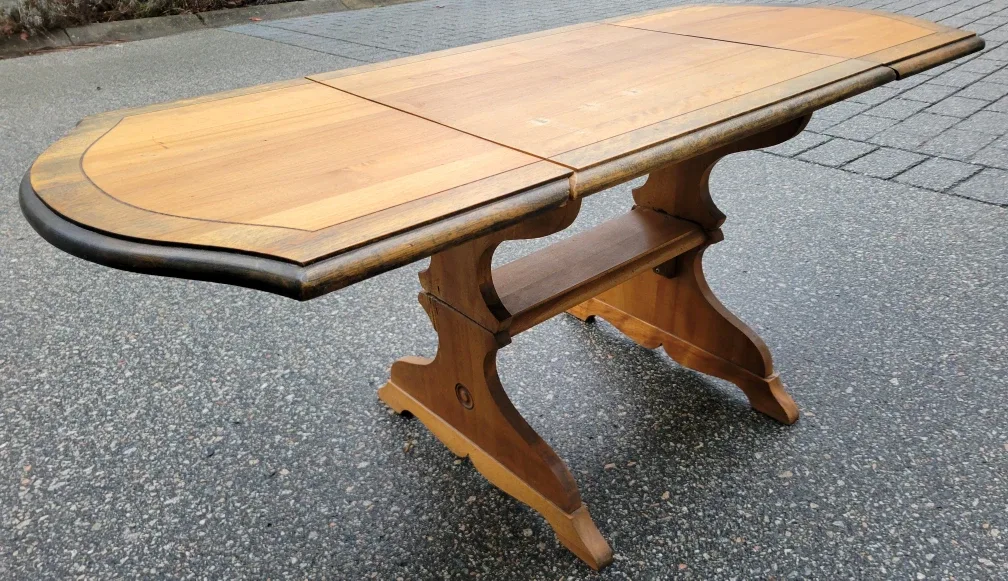 Very Nice, Very Vintage Wooden Drop Leaf Coffee Table.