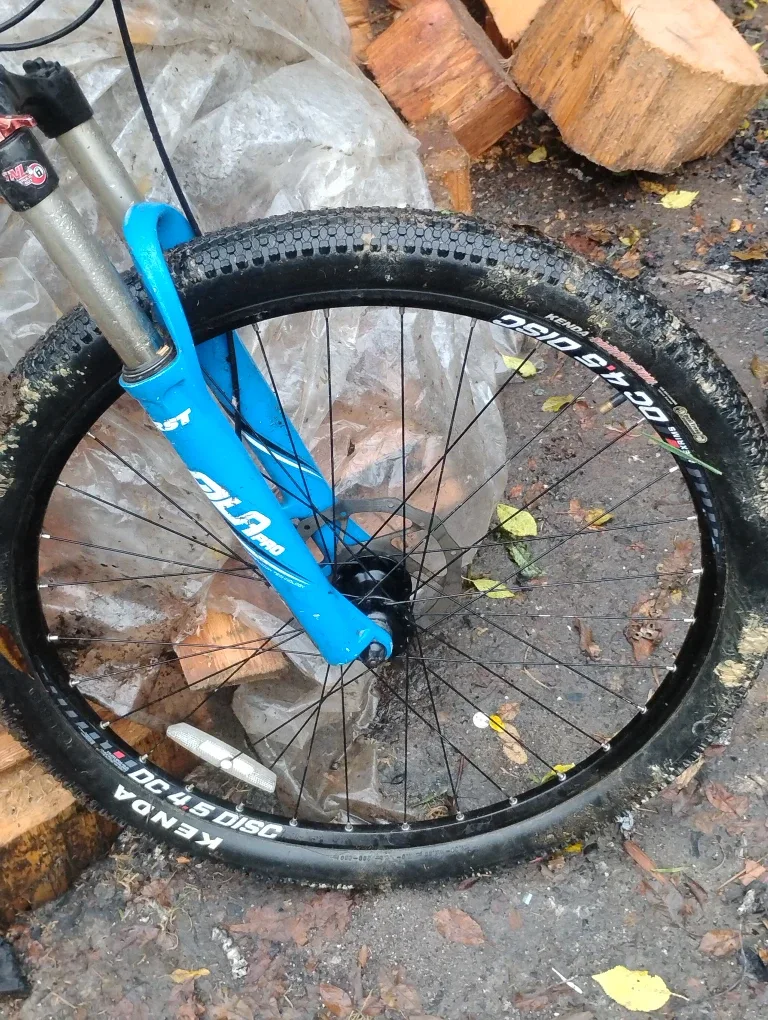 Cannondale F7 Mountain Bike - Blue & White image indicator(2)