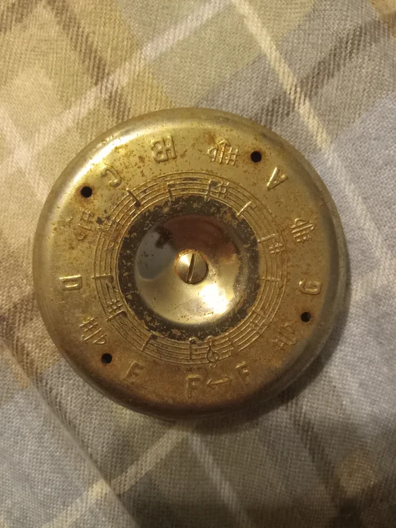 Vintage White Pyramid Chromatic Pitch Pipe image indicator(2)