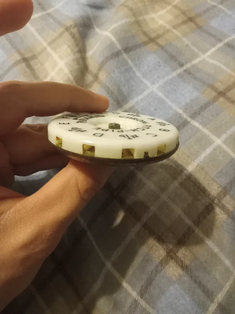 Vintage White Pyramid Chromatic Pitch Pipe image indicator(3)