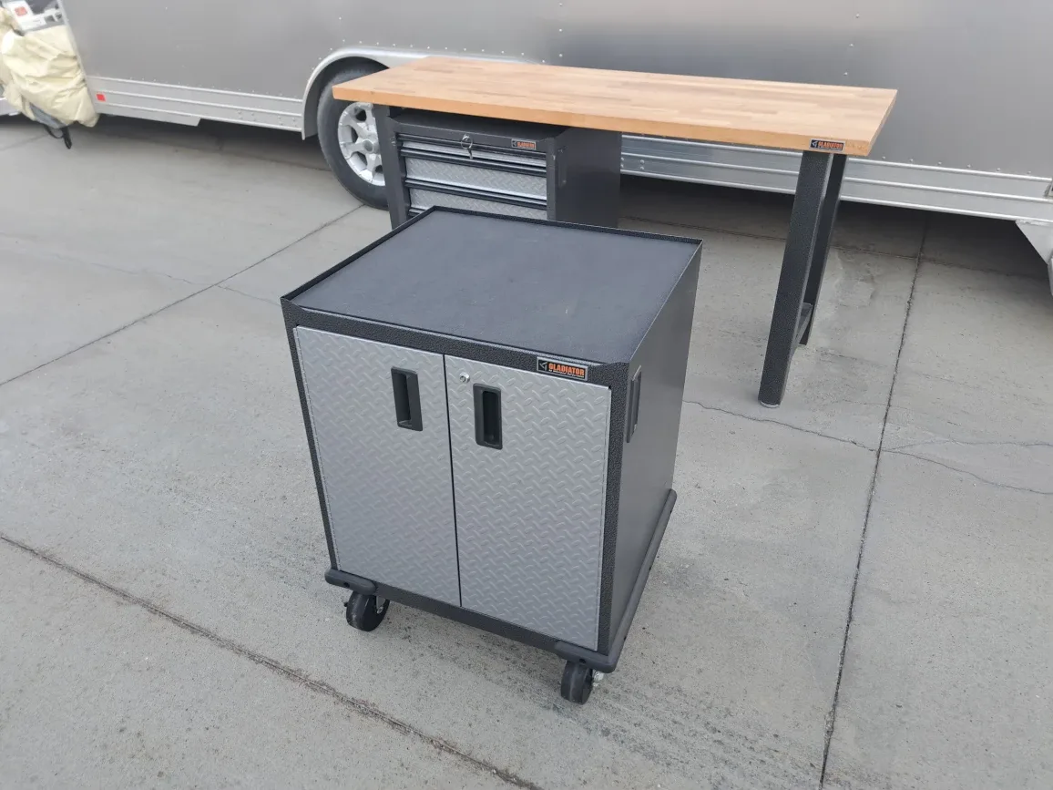 Gladiator Work Bench Rolling Cabinets image indicator(2)