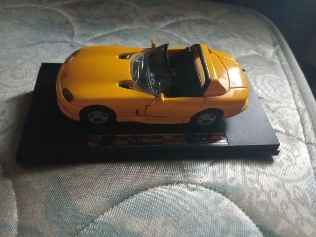 Dodge Viper RT/10 Yellow Diecast Model Car