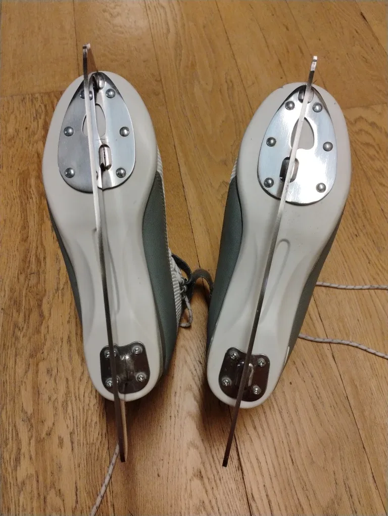 Ice Skates, Women Size 8 image indicator(6)