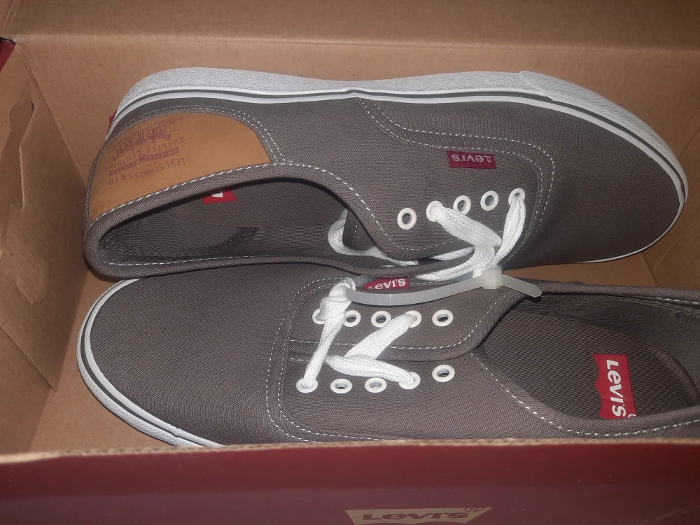 Levi's Canvas Shoes - Men's Size 9 (New)