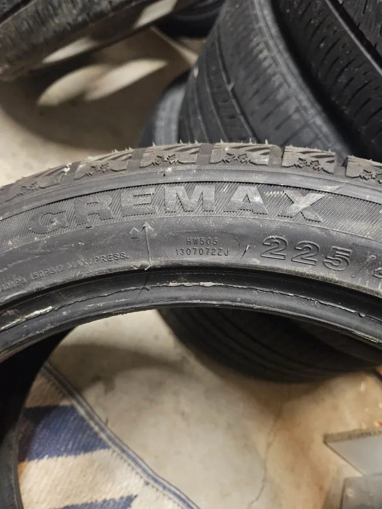 Brand New Set 225/45R18 GREMAX GM605  Winter Tires image indicator(3)