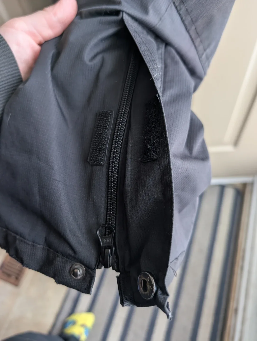 Boys sz 9/10 Mountain Warehouse snow pants image indicator(4)