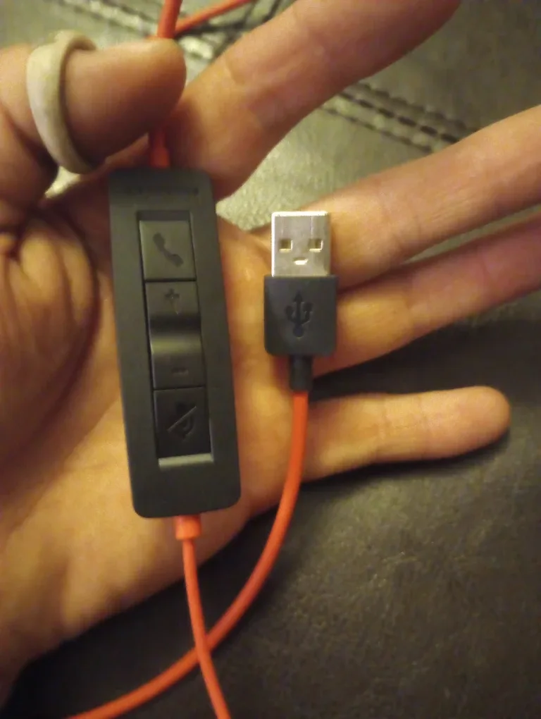 Plantronics Headset with USB Connector image indicator(3)