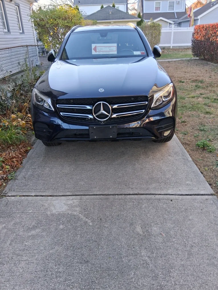 Mercedes-Benz GLC 300 - Blue