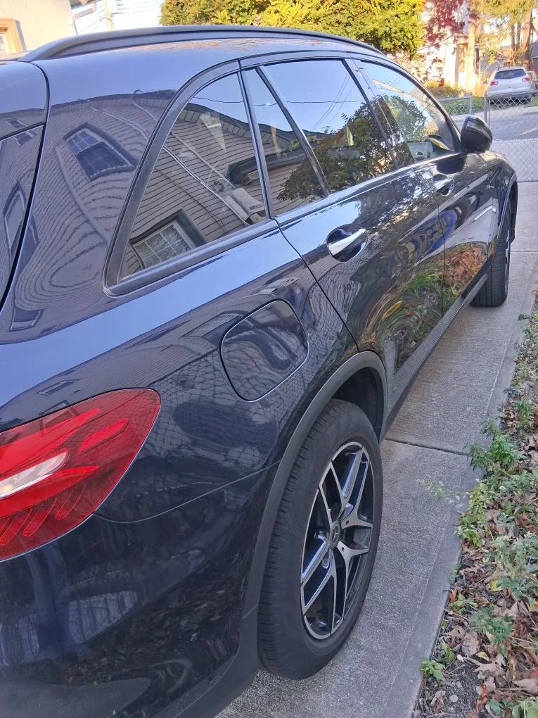 Mercedes-Benz GLC 300 - Blue image indicator(4)