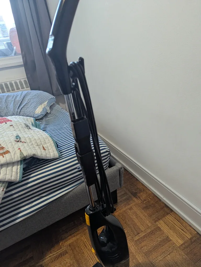 Eureka Blaze 3-in-1 Stick Vacuum - Black image indicator(4)