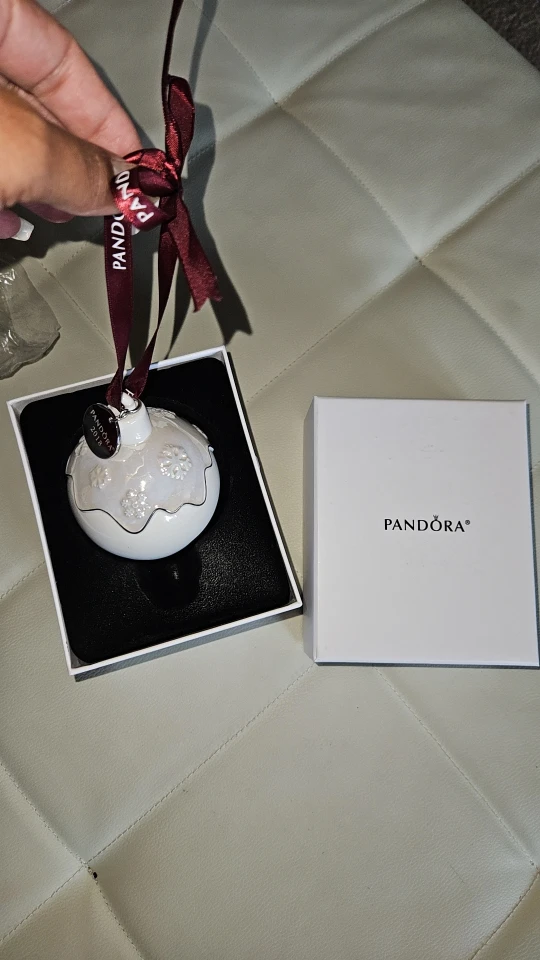 Pandora Christmas 2018 Collectors Ornament with Box