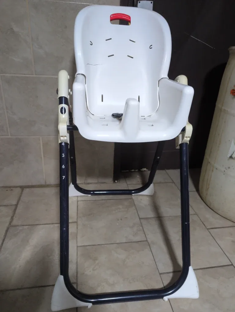 Fisher-Price Adjustable Height High Chair image indicator(4)