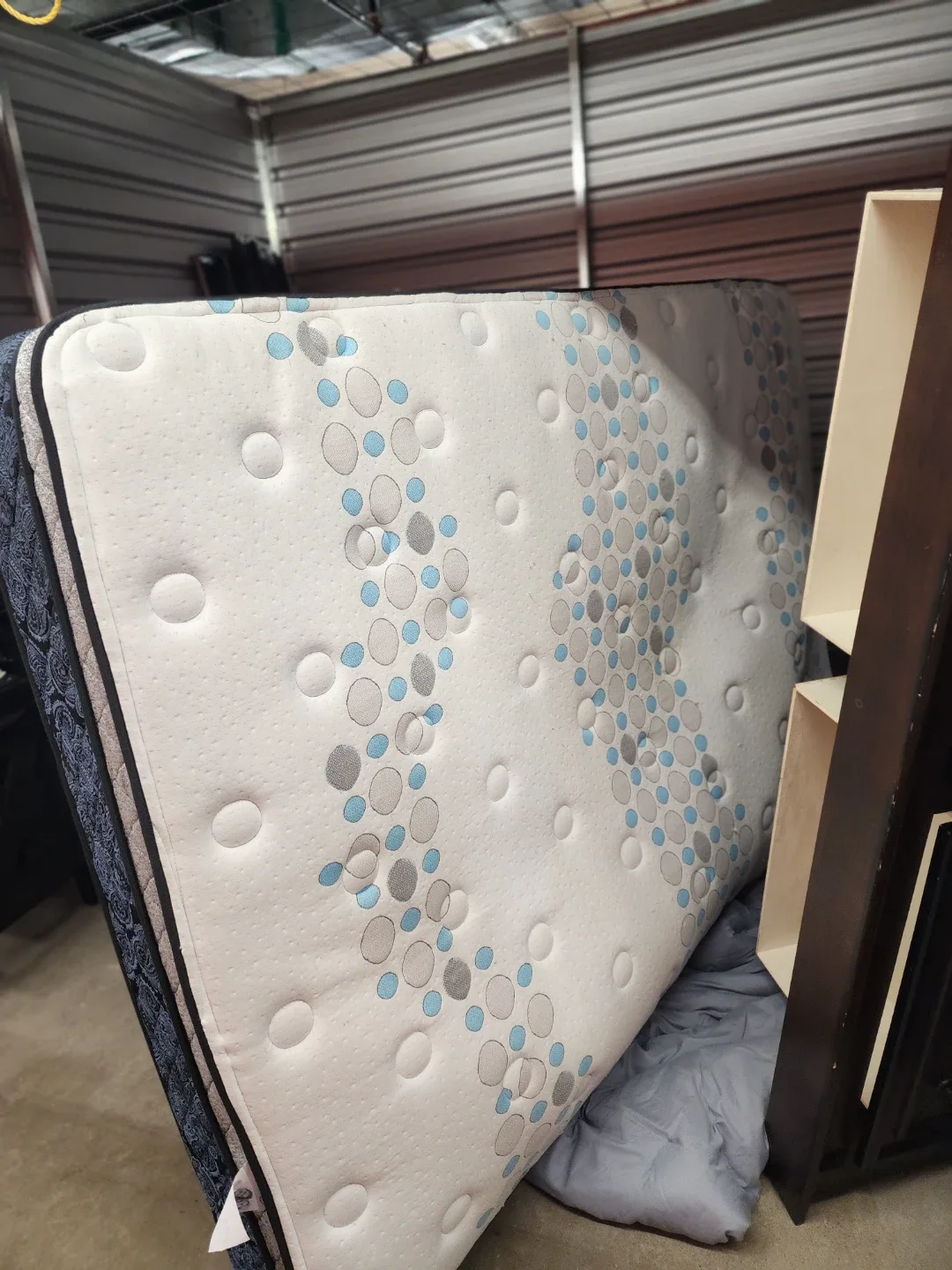 Queen size Mattress - Good Condition image indicator(4)