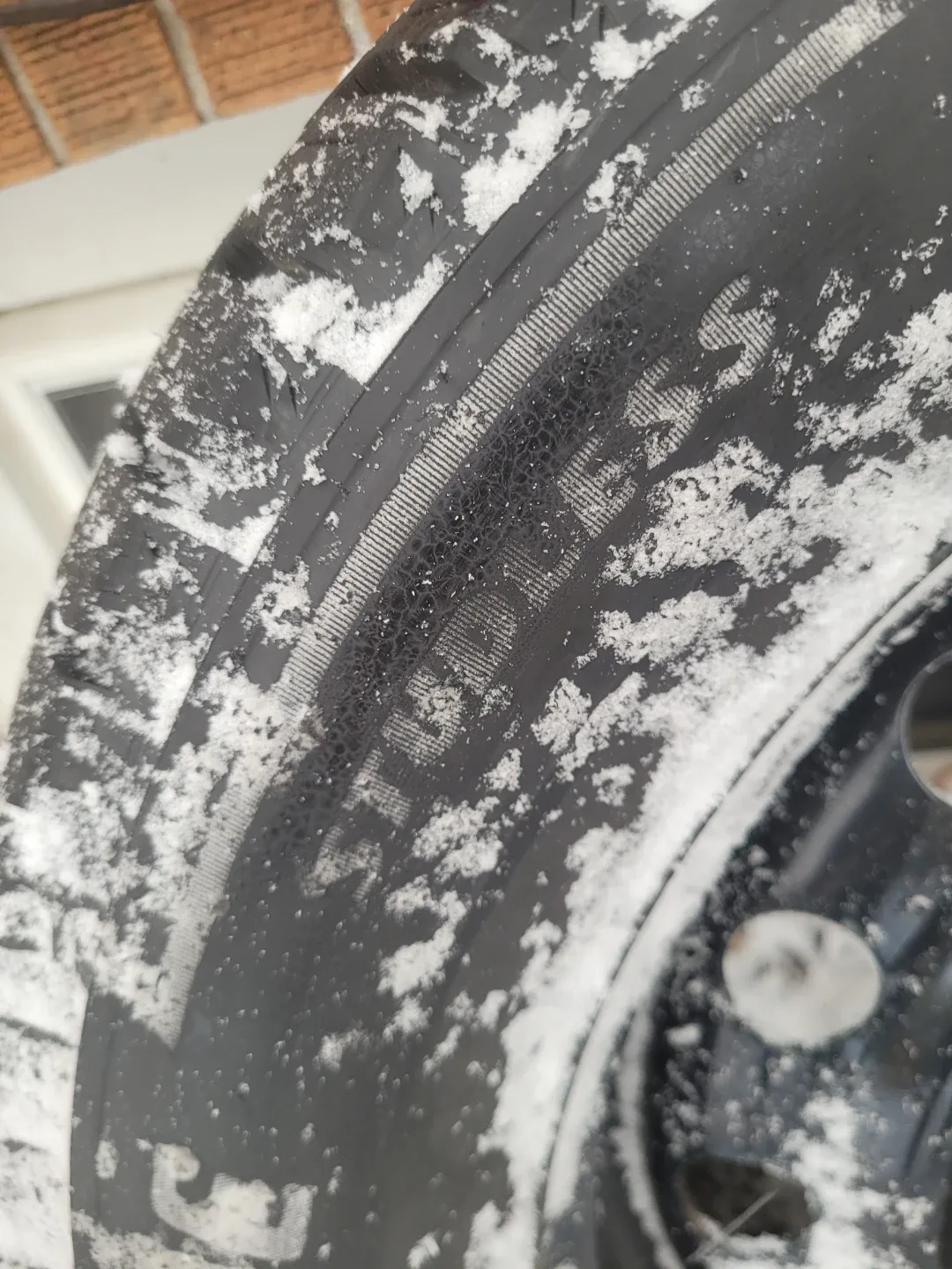 Bridgestone 215/65R16 Tire image indicator(4)