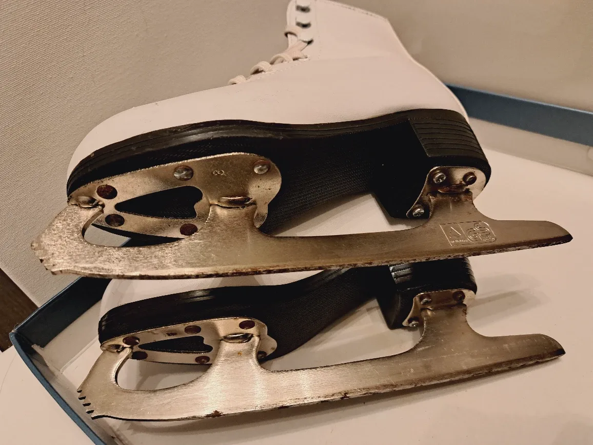 ⛸️ Skates ⛸️ for Young Girls / Youth image indicator(7)