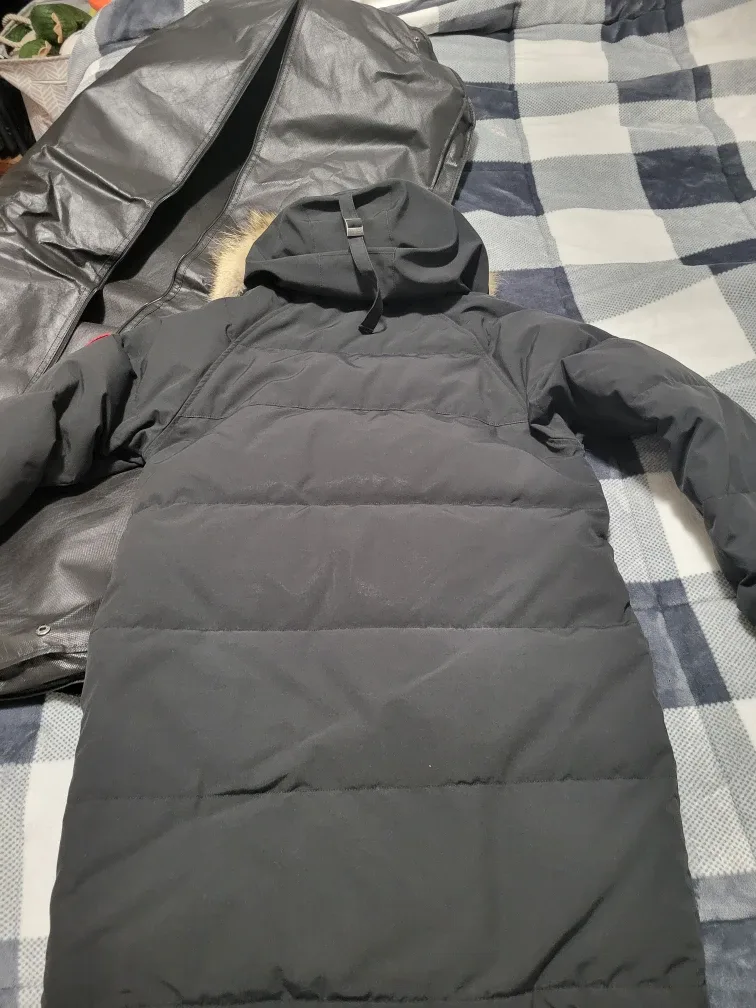 Canada Goose Black Down Parka , Medium  size image indicator(2)