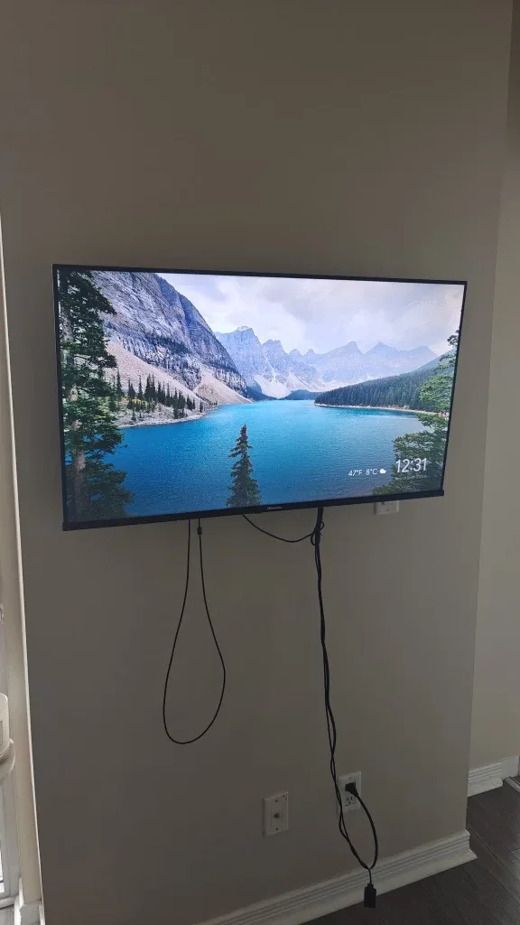 40 inch Hisense Smart Full HD Flat Screen TV & Wall Mount