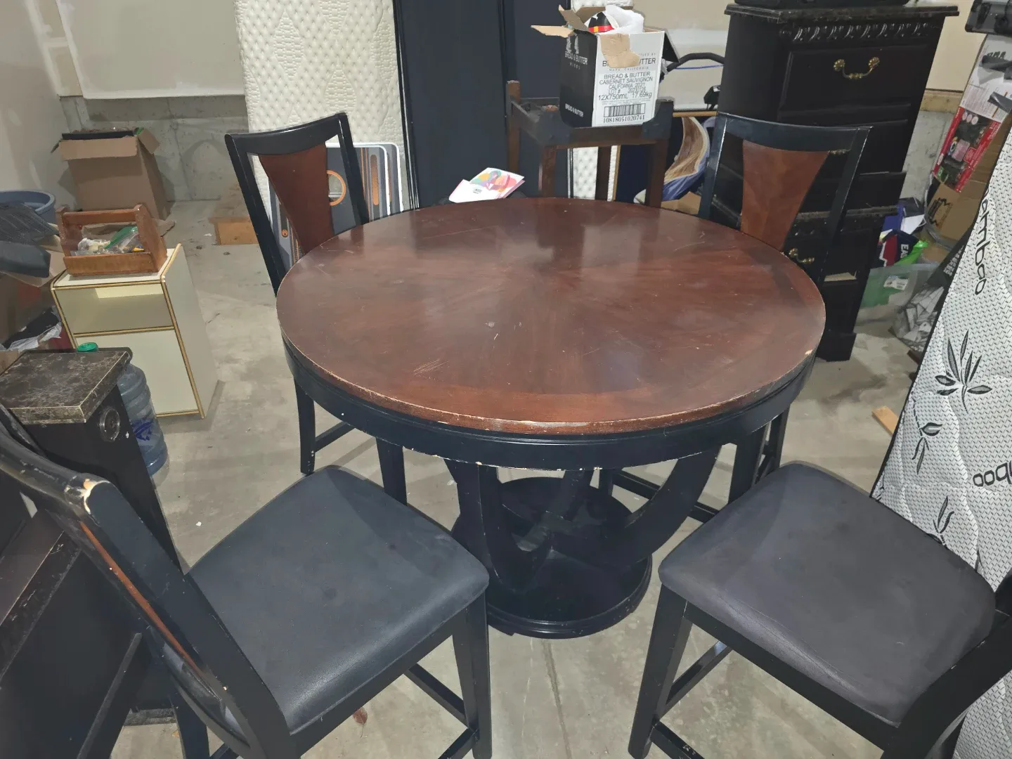Round Dining Table with 4 Chairs