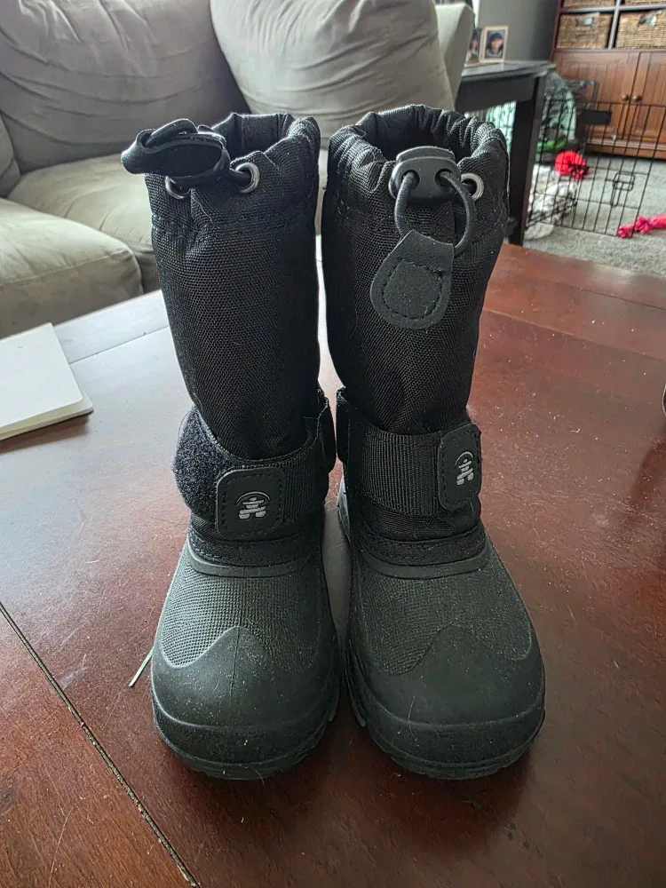 Kids Size 10 Boots! image indicator(8)