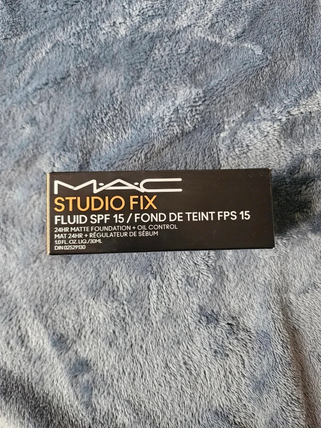 NC30 - MAC studio fix SPF 15 24HR foundation