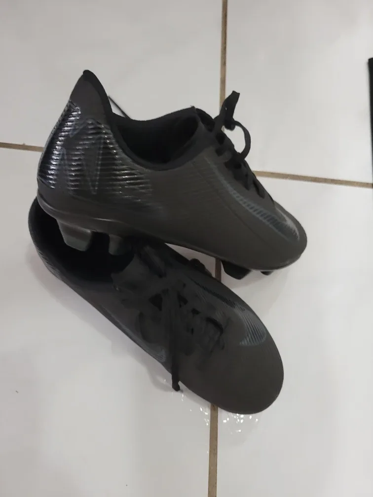 Nike soccer cleats size 1 preschool kids image indicator(2)