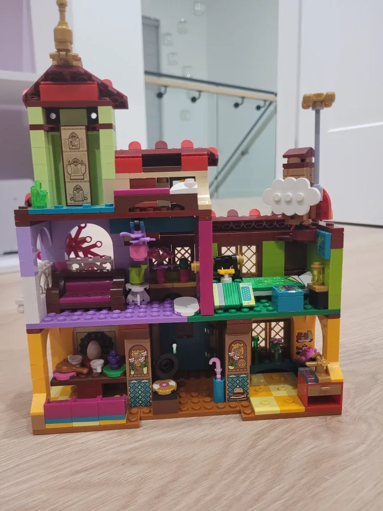 Lego Disney Encanto The Madrigal Family House image indicator(2)