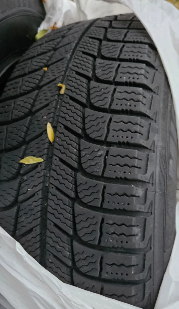 LIKE NEW Michelin X-Ice winter tires and rims. Honda Civic image indicator(4)