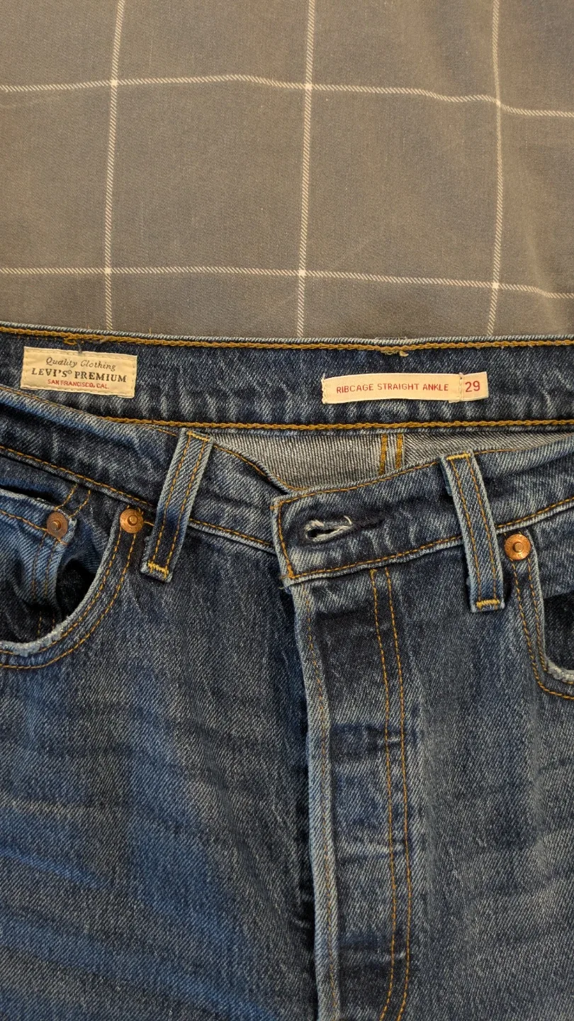 Levi's Ribcage Straight Ankle Premium Jeans - Size 29 image indicator(2)