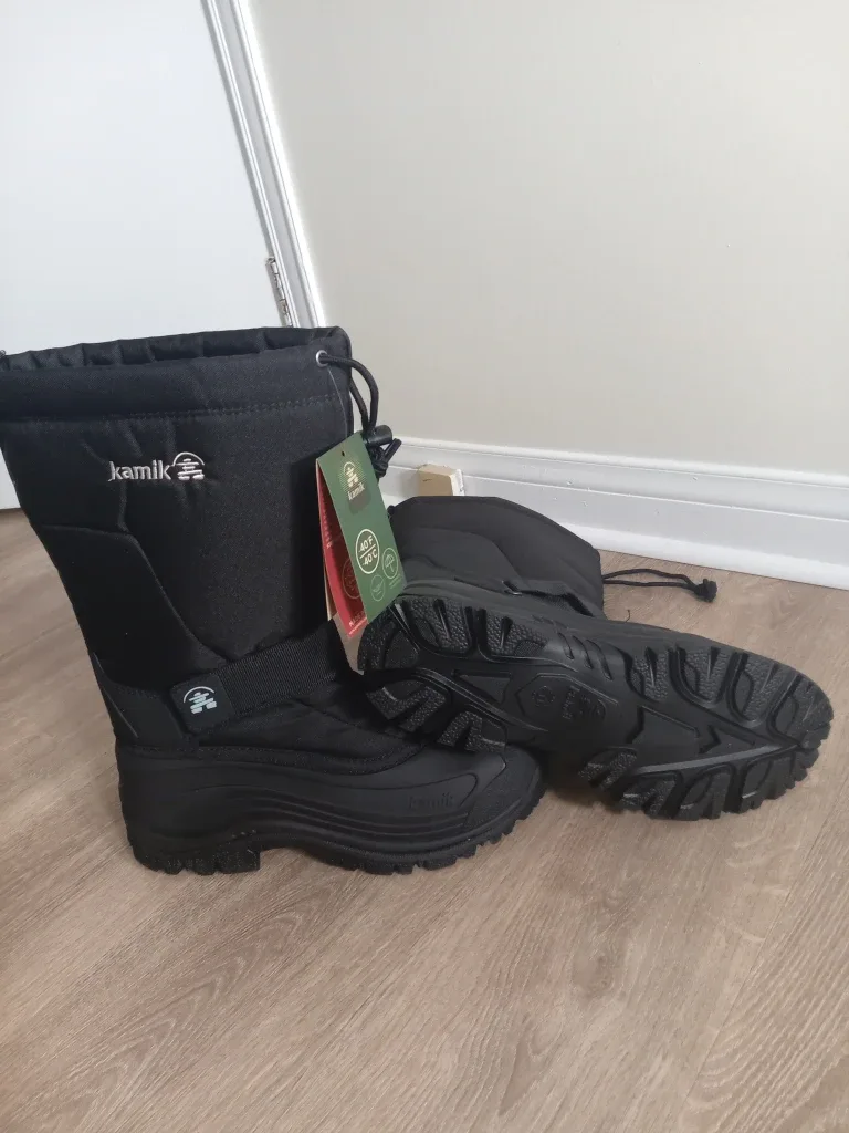 Kamik Black Winter Boots image indicator(2)