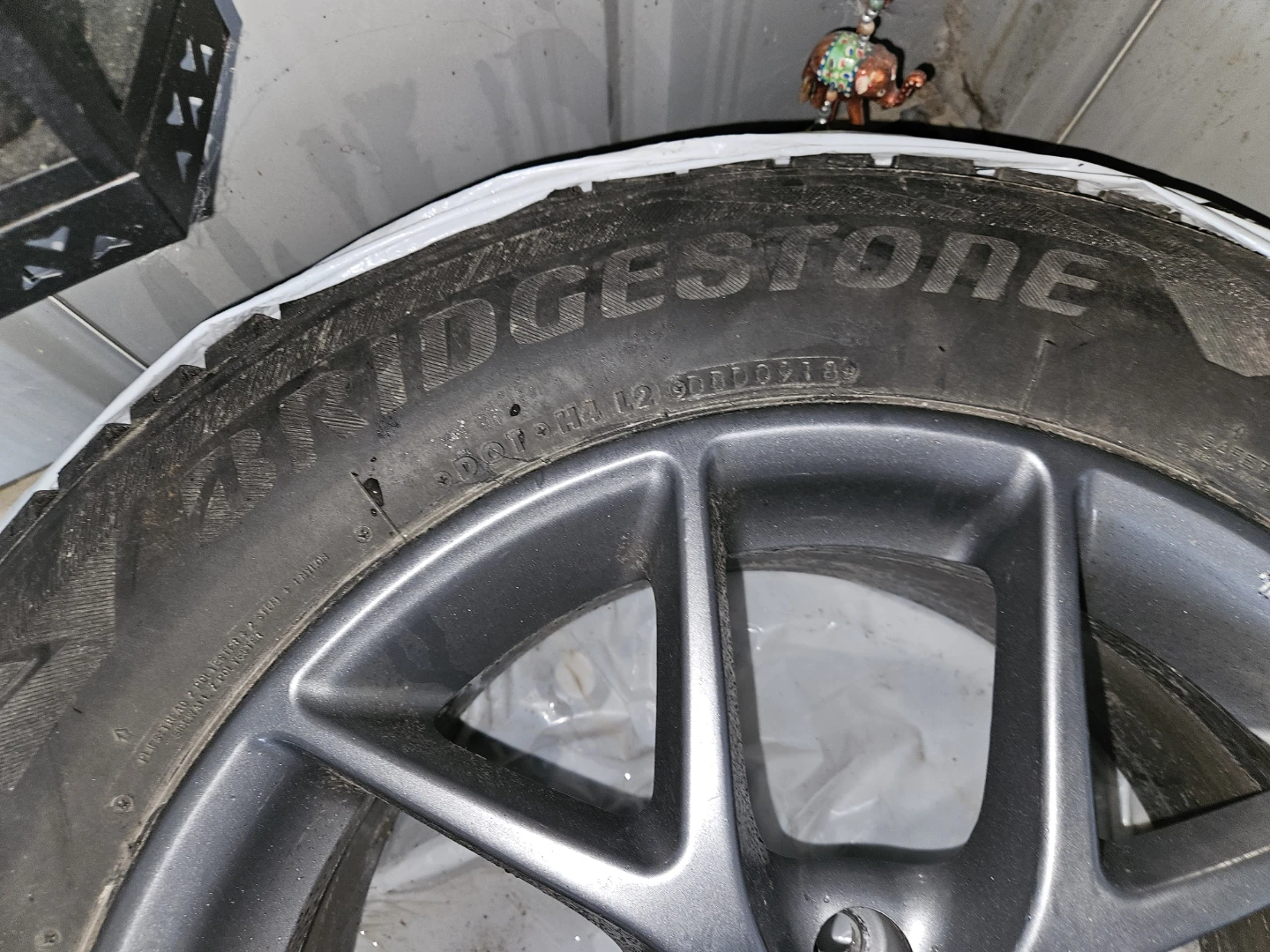 Bridgestone Blizzak 245/60R18 Winter Tire - photo 3
