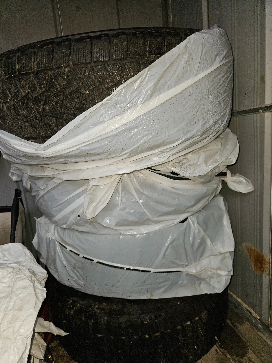 Bridgestone Blizzak 245/60R18 Winter Tire image indicator(6)