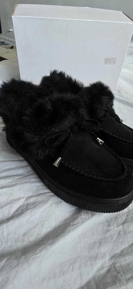 Fur Shoes women size 39 brand new