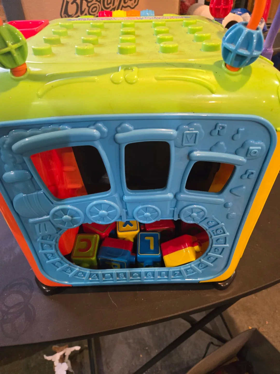 VTech Ultimate Alphabet Activity Cube image indicator(2)