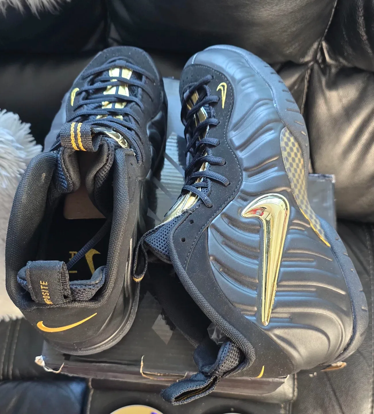 Brand new Foamposite Pro Black Gold for sale image indicator(6)