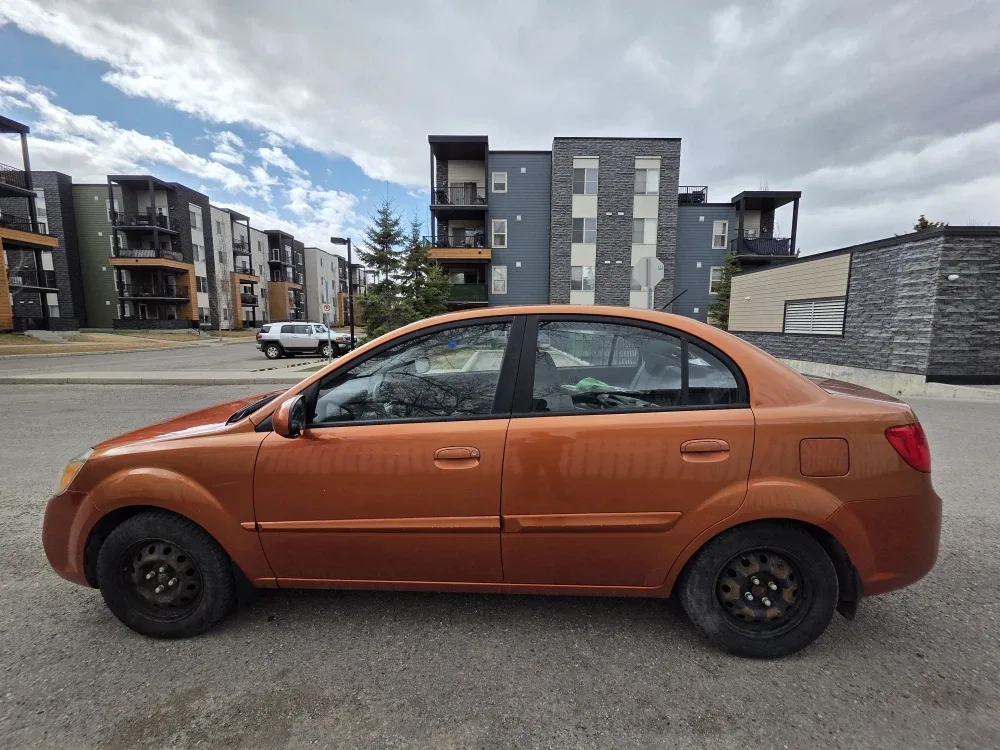 Kia Rio - Sedan 2010 image indicator(2)