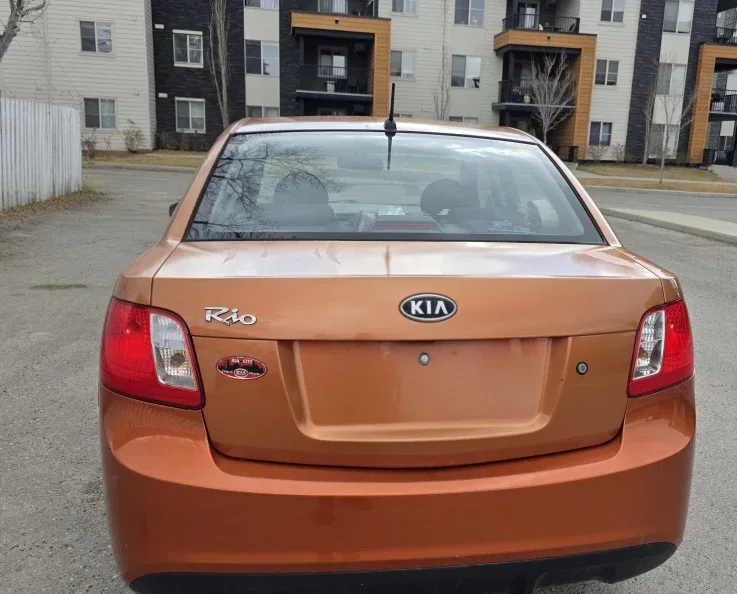 Kia Rio - Sedan 2010 image indicator(3)